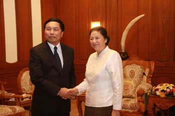 ປະທານສະພາແຫ່ງຊາດລາວ ຕ້ອນຮັບຄະນະແກ້ໄຂຄຳຮ້ອງຂໍຄວາມ ເປັນທຳສະພາແຫ່ງຊາດຫວຽດນາມ